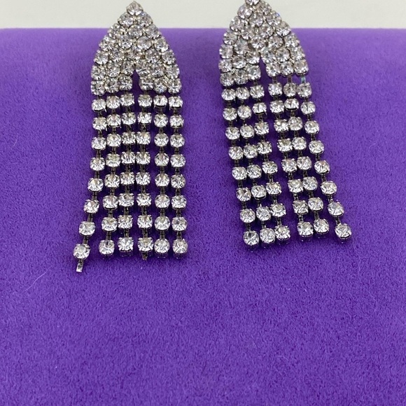 💛 Elegant Silver Crystal Drop Earrings - Picture 1 of 5
